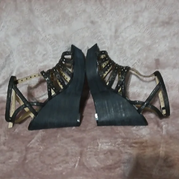 Kenneth Cole Creme Brulee Black Strappy Heels - Picture 6 of 7